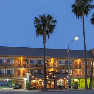 Travelodge By Wyndham Culver Hotel