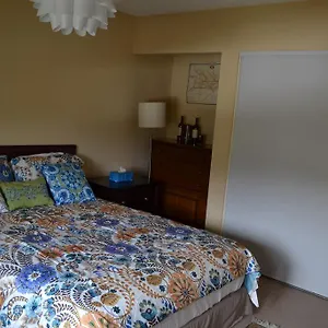 In Hollywood Hills Bed and breakfast